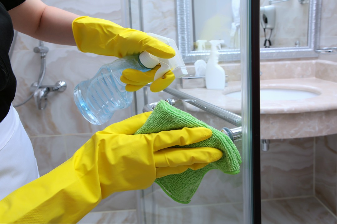 Read more about the article Jakich błędów unikać przy sprzątaniu łazienki?